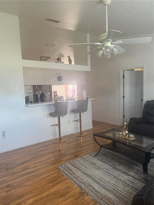 For Sale: $278,000 (3 beds, 2 baths, 1273 Square Feet)