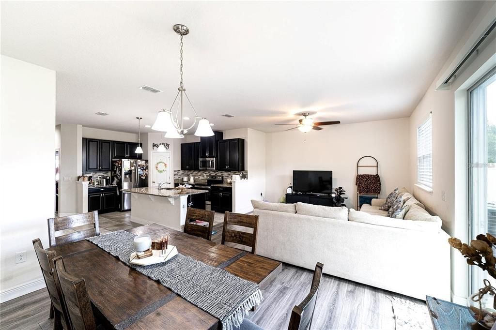 For Rent: $2,250 (3 beds, 2 baths, 1747 Square Feet)