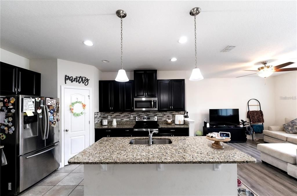 For Rent: $2,250 (3 beds, 2 baths, 1747 Square Feet)