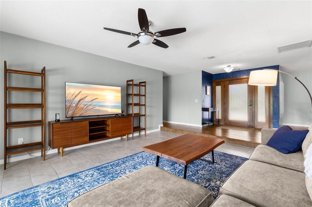 Active With Contract: $675,000 (3 beds, 3 baths, 2042 Square Feet)
