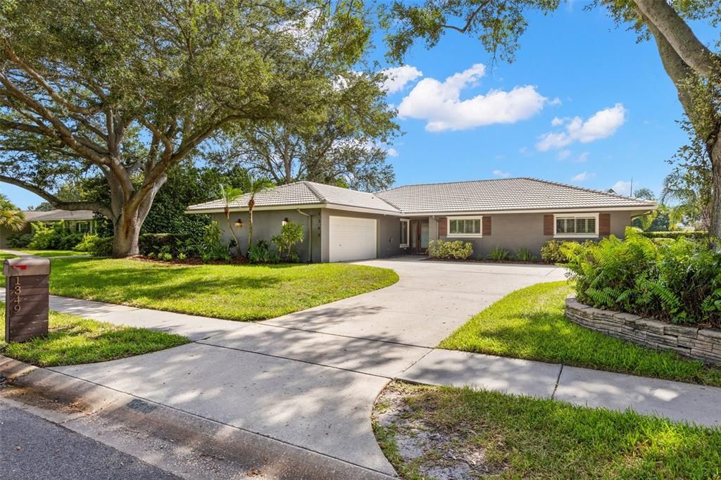 Active With Contract: $675,000 (3 beds, 3 baths, 2042 Square Feet)