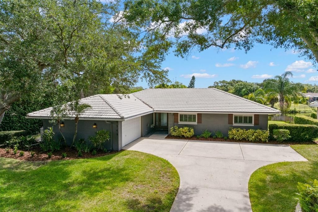 Active With Contract: $675,000 (3 beds, 3 baths, 2042 Square Feet)