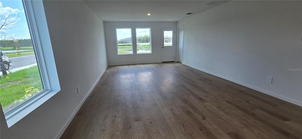 В аренду: $2,300 (3 спален, 2 ванн, 1424 Квадратных фут)