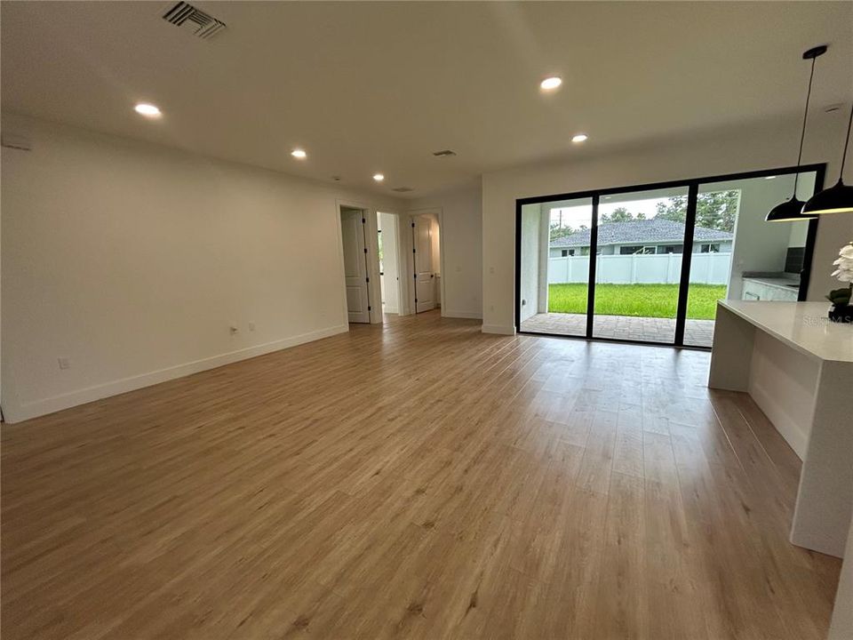 En Renta: $1,995 (4 camas, 3 baños, 1648 Pies cuadrados)