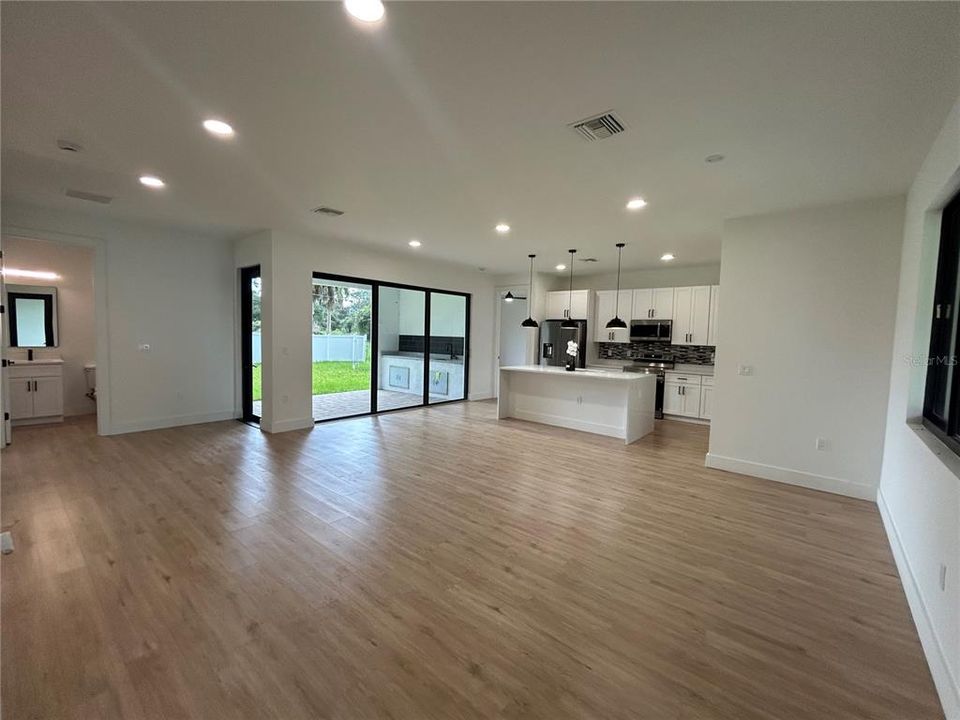 En Renta: $1,995 (4 camas, 3 baños, 1648 Pies cuadrados)