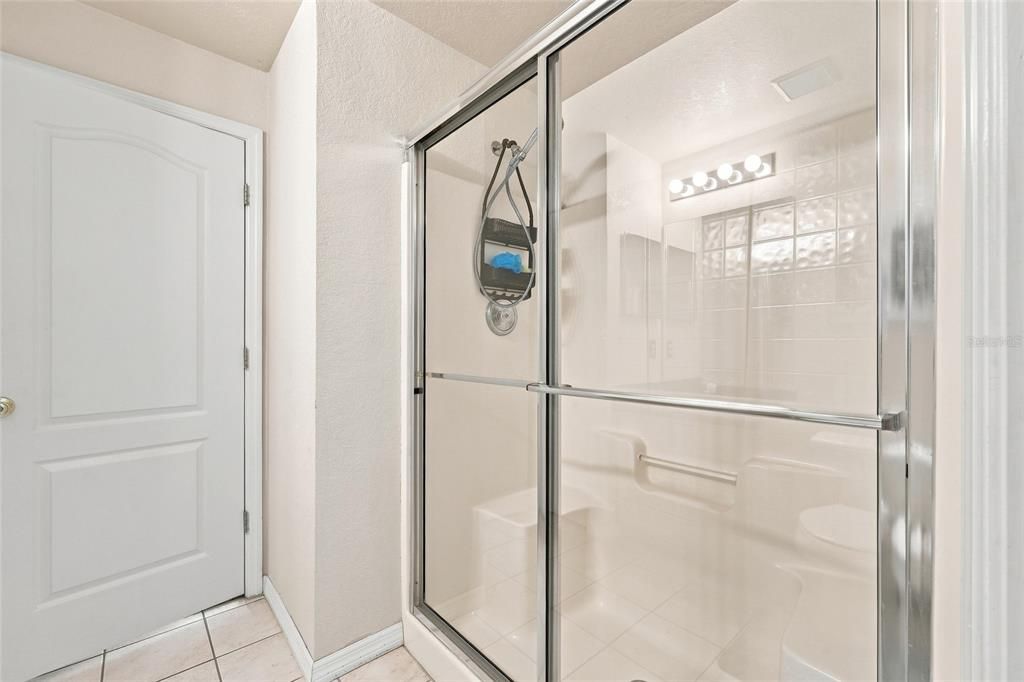 For Sale: $400,000 (5 beds, 4 baths, 2314 Square Feet)
