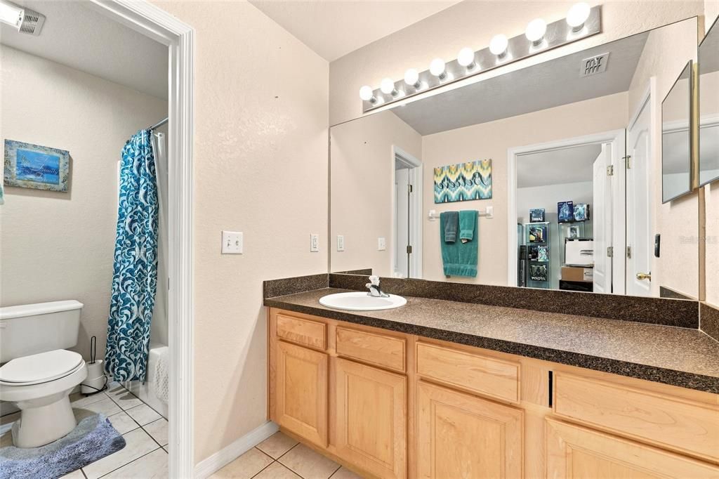For Sale: $400,000 (5 beds, 4 baths, 2314 Square Feet)