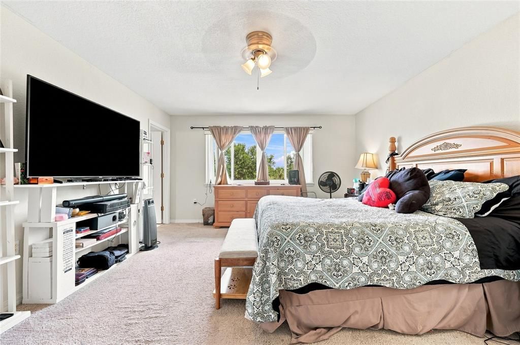 For Sale: $400,000 (5 beds, 4 baths, 2314 Square Feet)