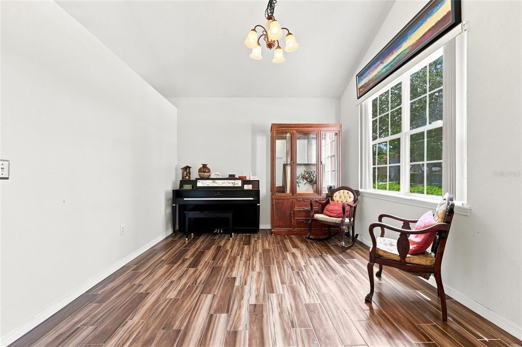 For Sale: $400,000 (5 beds, 4 baths, 2314 Square Feet)