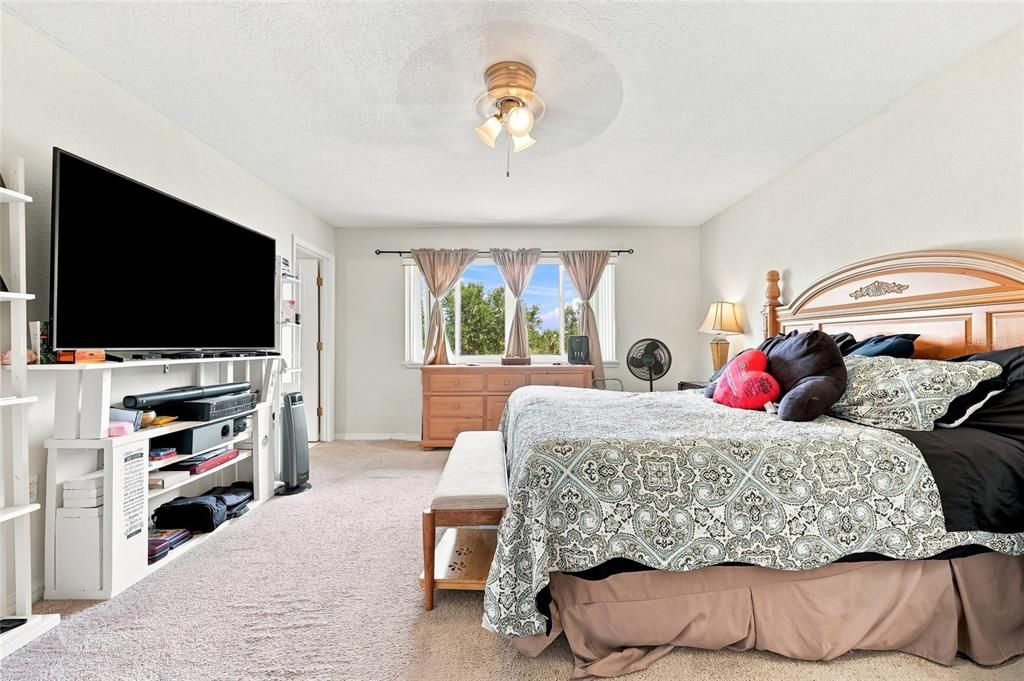 For Sale: $400,000 (5 beds, 4 baths, 2314 Square Feet)