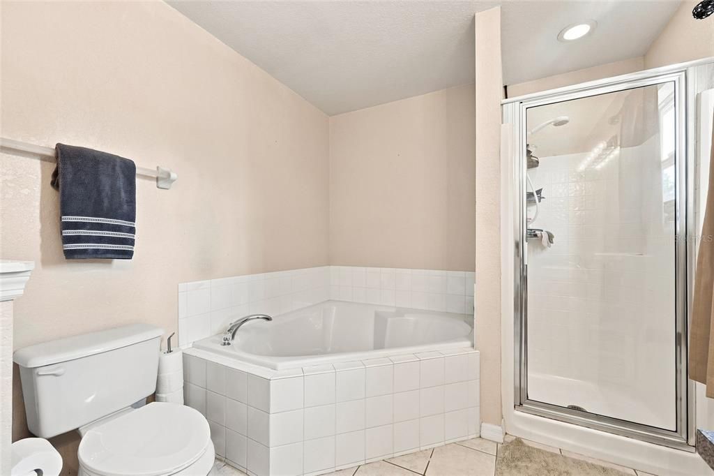 For Sale: $400,000 (5 beds, 4 baths, 2314 Square Feet)