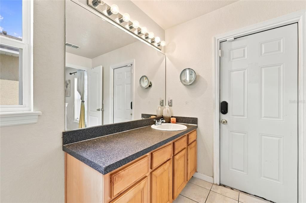 For Sale: $400,000 (5 beds, 4 baths, 2314 Square Feet)