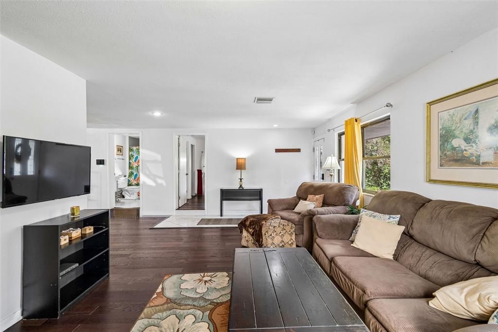 En Venta: $680,000 (6 camas, 5 baños, 3426 Pies cuadrados)