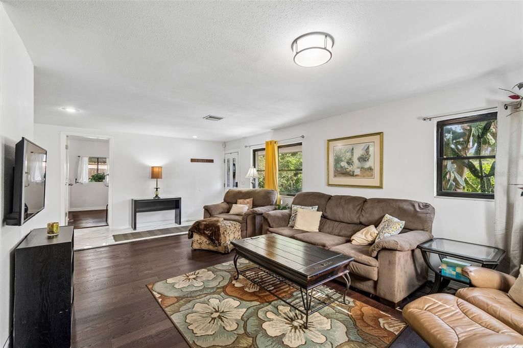 En Venta: $680,000 (6 camas, 5 baños, 3426 Pies cuadrados)