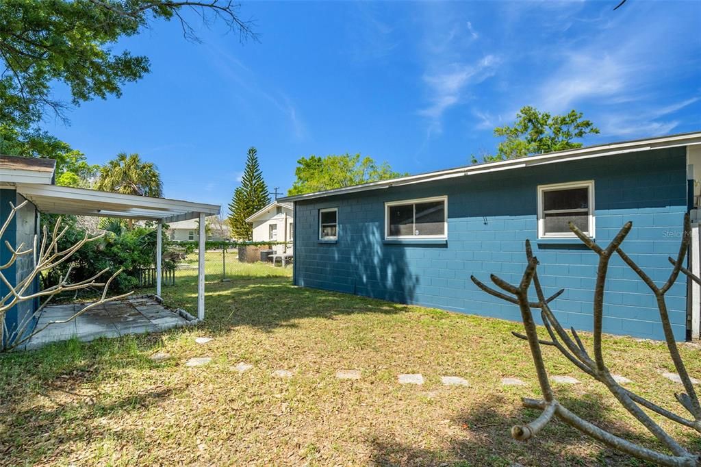 For Sale: $354,900 (3 beds, 1 baths, 901 Square Feet)