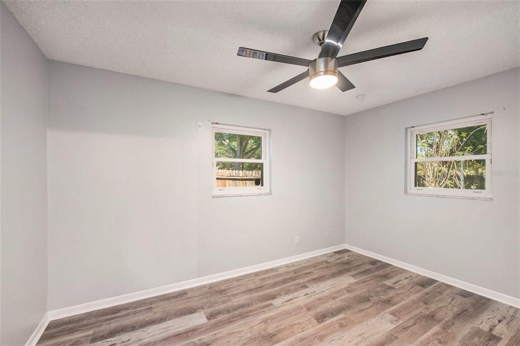 For Sale: $354,900 (3 beds, 1 baths, 901 Square Feet)