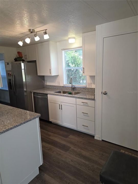 For Sale: $215,000 (3 beds, 2 baths, 1440 Square Feet)