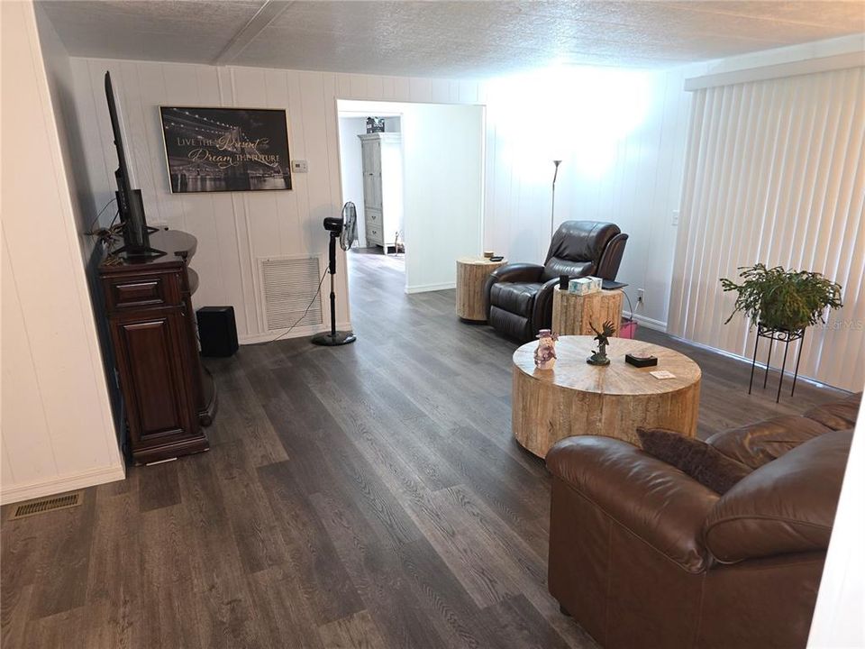 For Sale: $215,000 (3 beds, 2 baths, 1440 Square Feet)