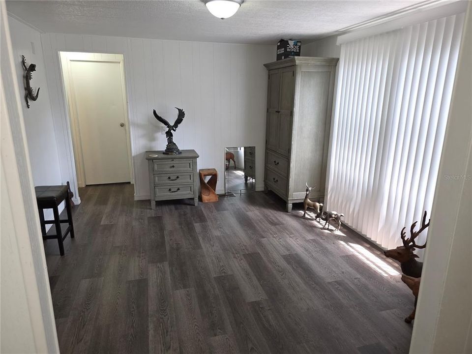 For Sale: $215,000 (3 beds, 2 baths, 1440 Square Feet)
