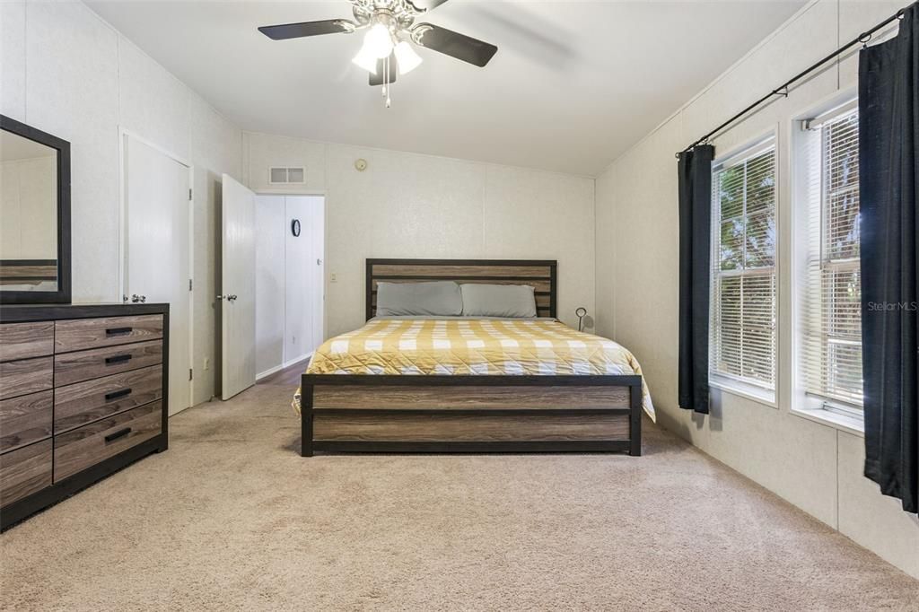 For Sale: $230,000 (3 beds, 2 baths, 1512 Square Feet)