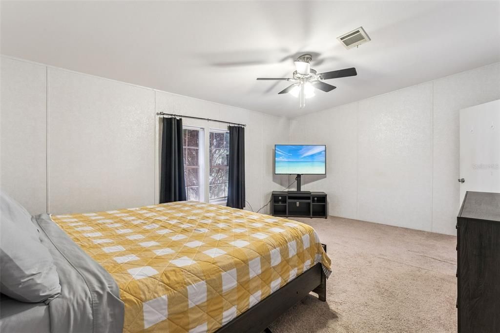 For Sale: $230,000 (3 beds, 2 baths, 1512 Square Feet)