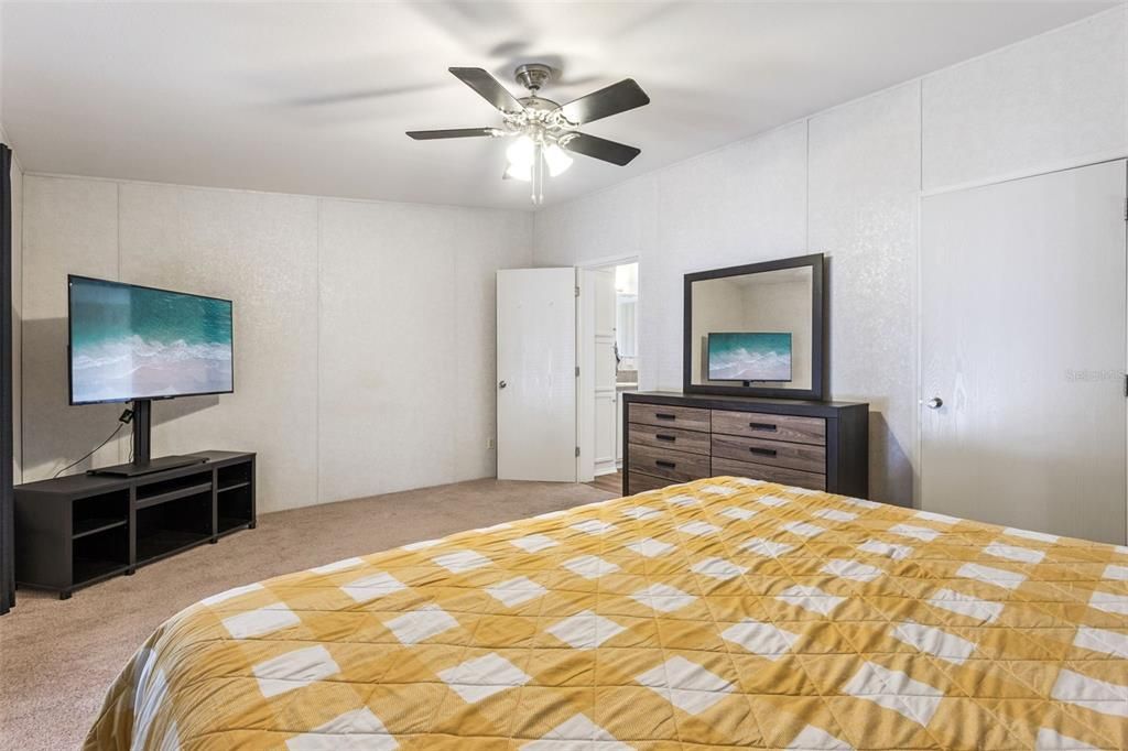 For Sale: $230,000 (3 beds, 2 baths, 1512 Square Feet)