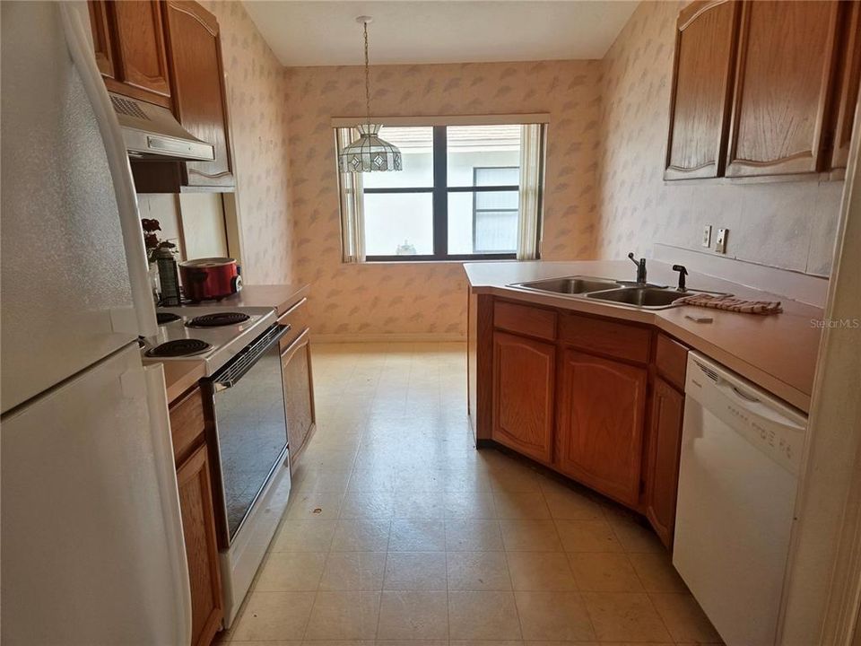 For Sale: $190,000 (2 beds, 2 baths, 1203 Square Feet)