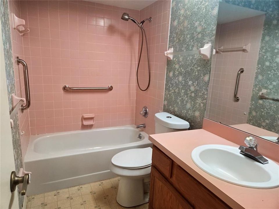 For Sale: $190,000 (2 beds, 2 baths, 1203 Square Feet)