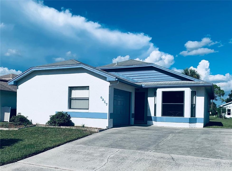 For Sale: $215,000 (2 beds, 2 baths, 1291 Square Feet)