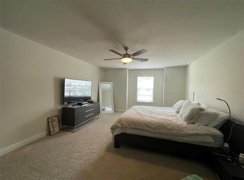For Rent: $2,495 (3 beds, 2 baths, 1872 Square Feet)