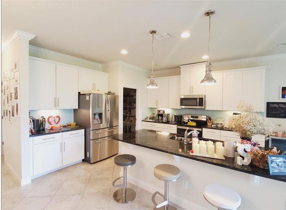 For Rent: $2,495 (3 beds, 2 baths, 1872 Square Feet)