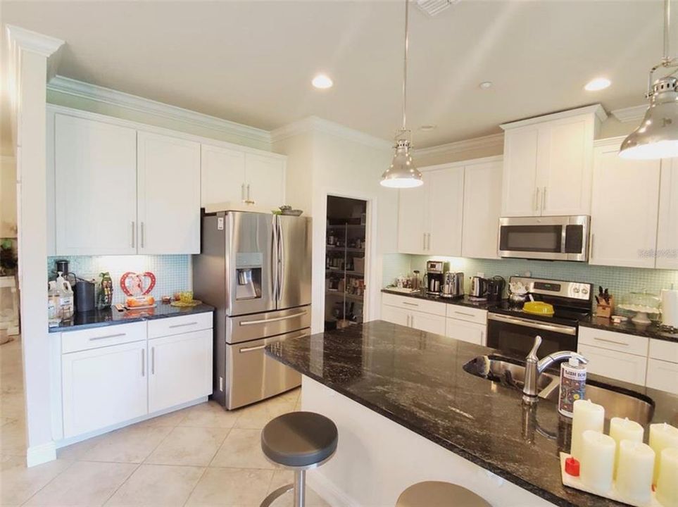 For Rent: $2,495 (3 beds, 2 baths, 1872 Square Feet)