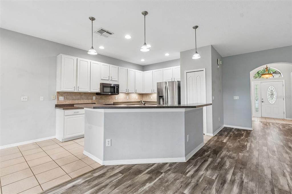 For Rent: $2,600 (3 beds, 2 baths, 1530 Square Feet)
