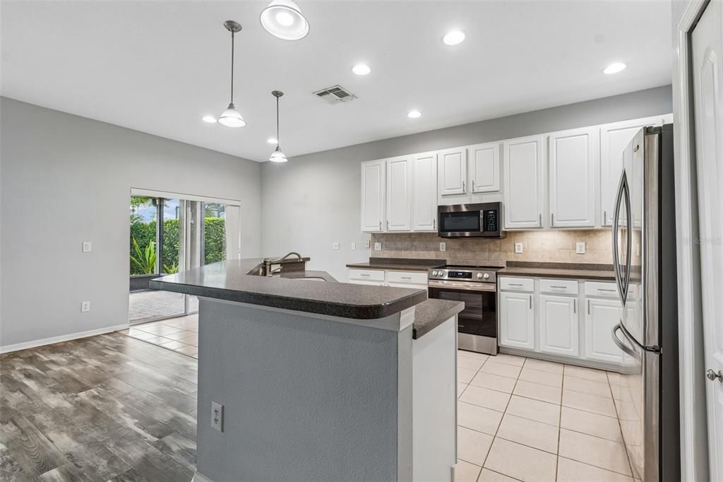 For Rent: $2,600 (3 beds, 2 baths, 1530 Square Feet)