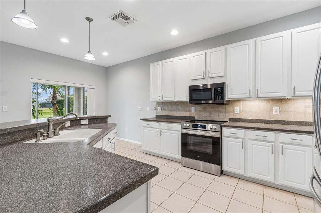 For Rent: $2,600 (3 beds, 2 baths, 1530 Square Feet)