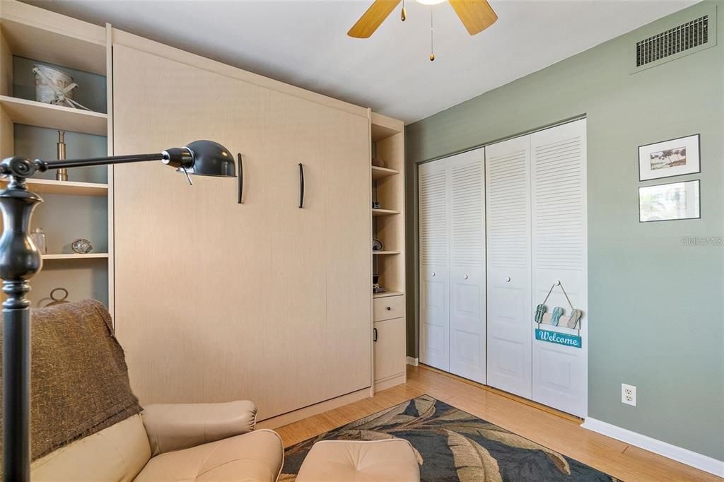 For Rent: $2,800 (2 beds, 2 baths, 915 Square Feet)