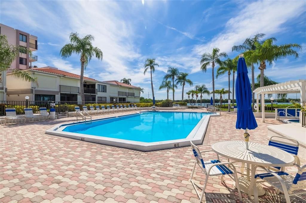 For Rent: $2,800 (2 beds, 2 baths, 915 Square Feet)