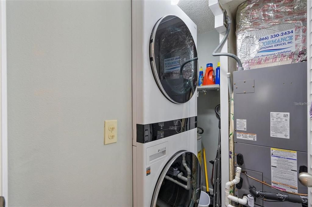 For Rent: $2,800 (2 beds, 2 baths, 915 Square Feet)
