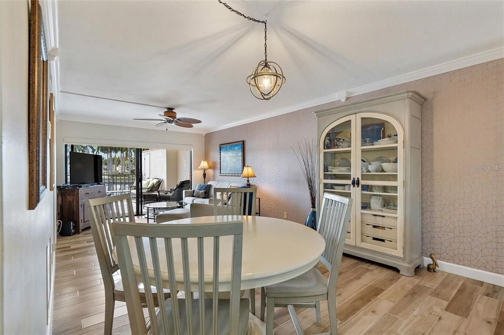 For Rent: $2,800 (2 beds, 2 baths, 915 Square Feet)