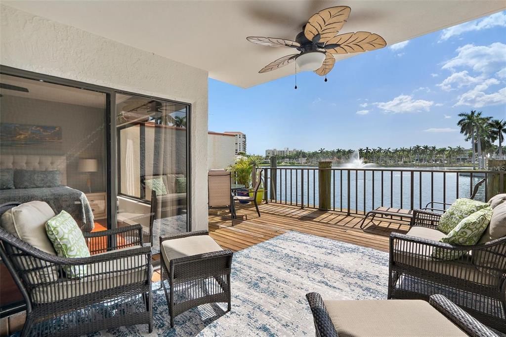 For Rent: $2,800 (2 beds, 2 baths, 915 Square Feet)
