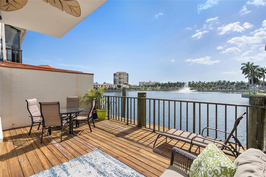 For Rent: $2,800 (2 beds, 2 baths, 915 Square Feet)