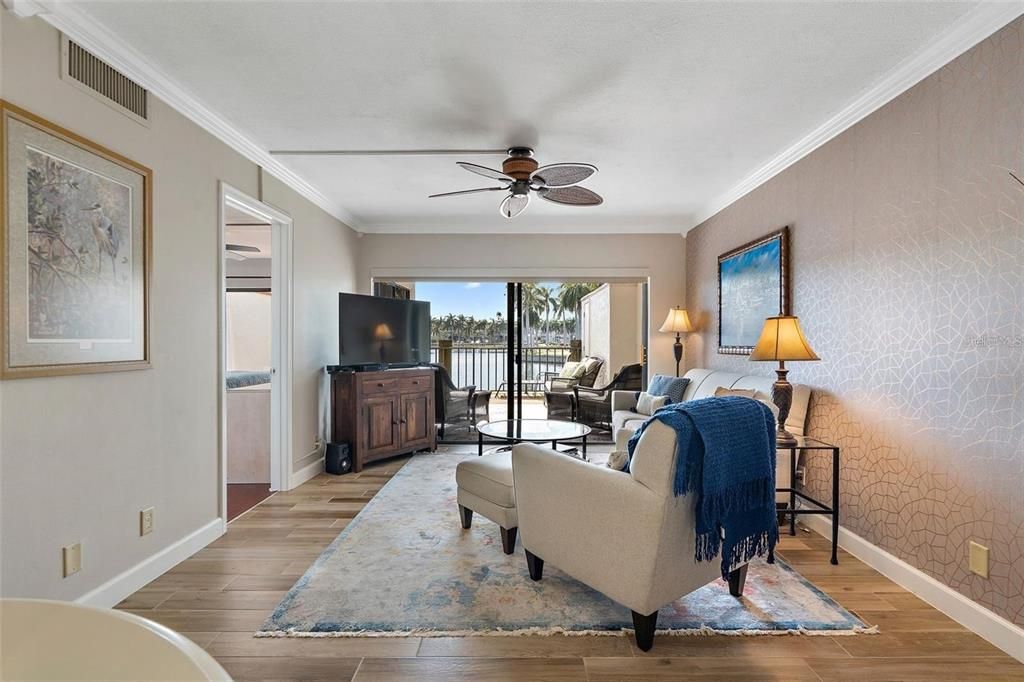 For Rent: $2,800 (2 beds, 2 baths, 915 Square Feet)