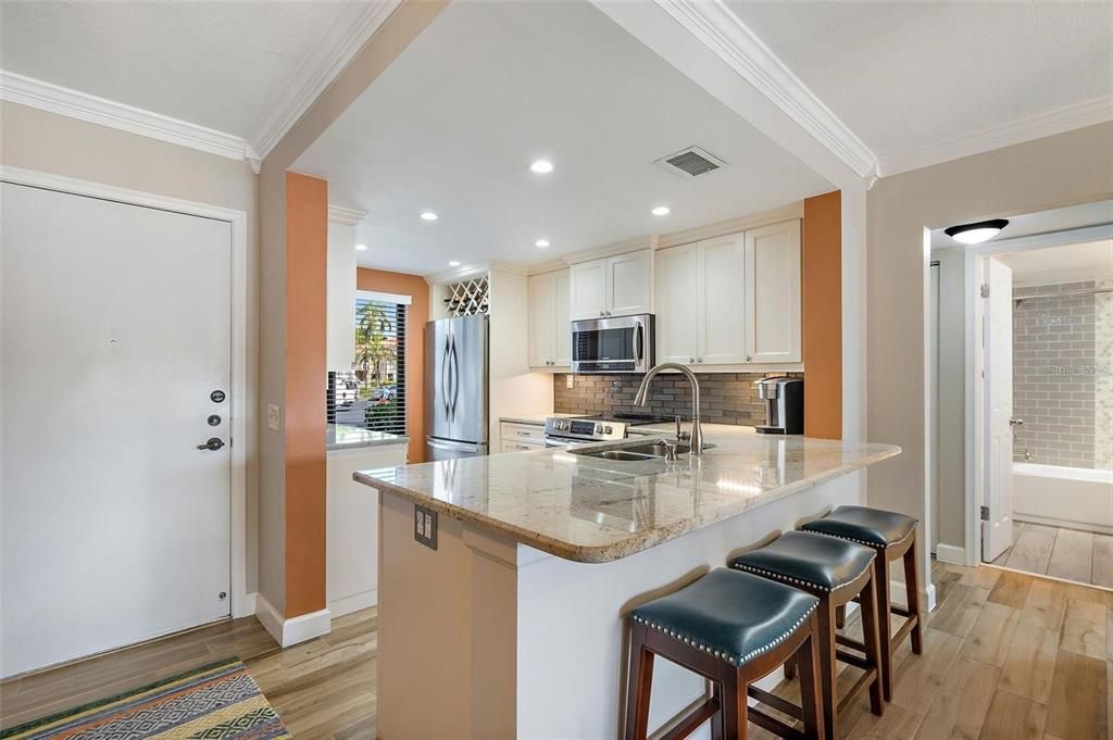 For Rent: $2,800 (2 beds, 2 baths, 915 Square Feet)