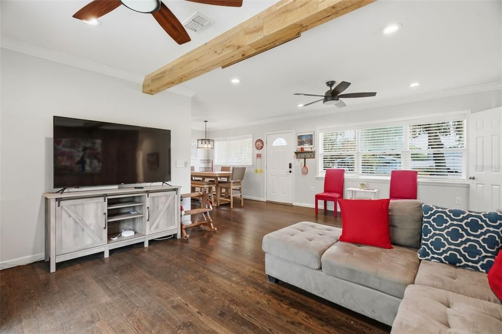 En Venta: $324,900 (4 camas, 2 baños, 1835 Pies cuadrados)