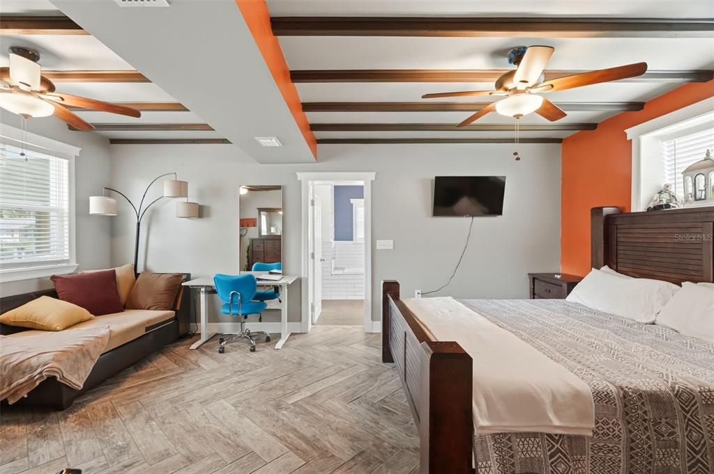 En Venta: $324,900 (4 camas, 2 baños, 1835 Pies cuadrados)