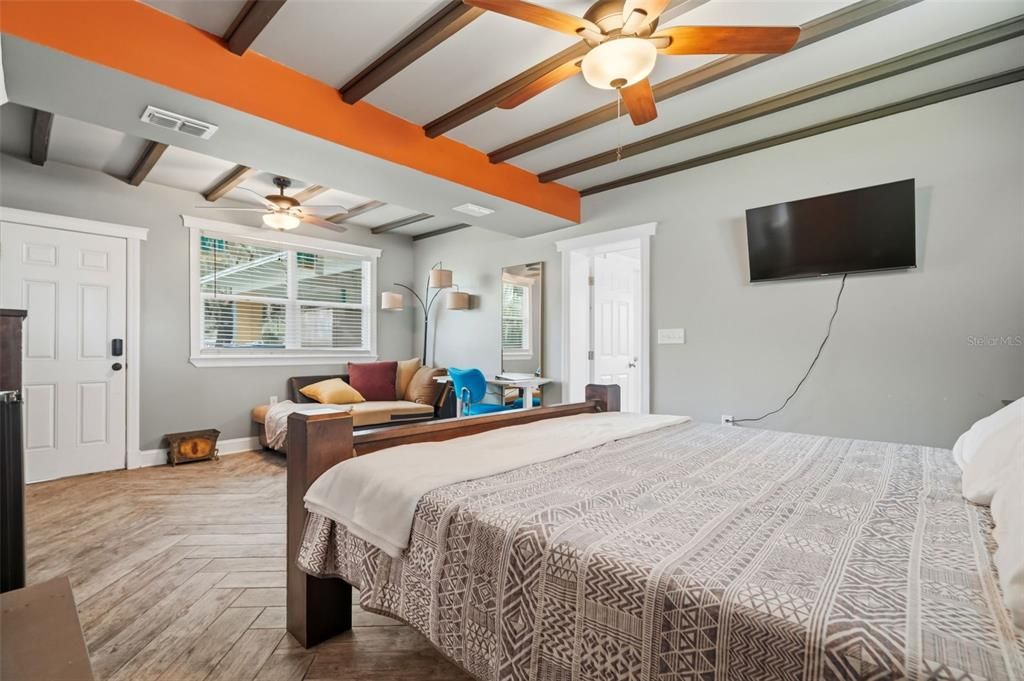 En Venta: $324,900 (4 camas, 2 baños, 1835 Pies cuadrados)