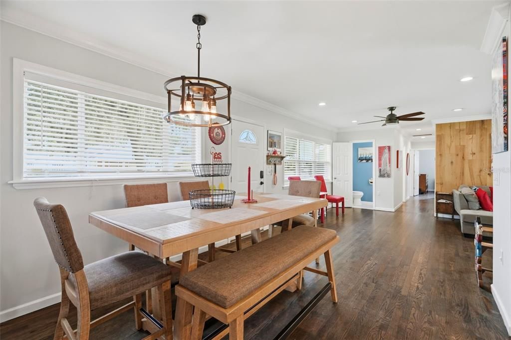 En Venta: $324,900 (4 camas, 2 baños, 1835 Pies cuadrados)