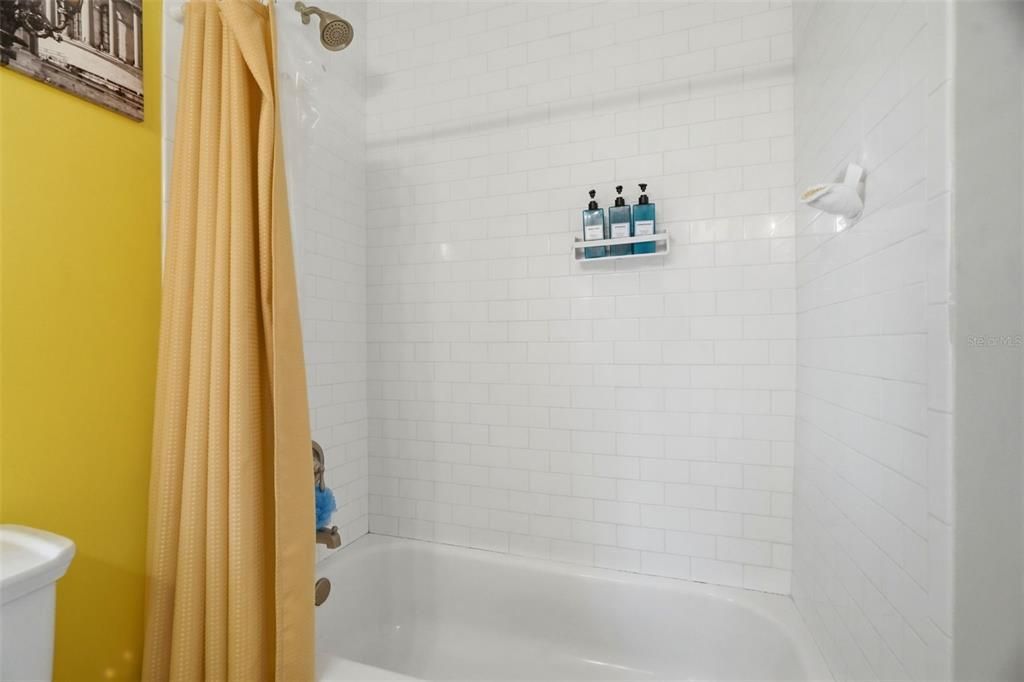 En Venta: $324,900 (4 camas, 2 baños, 1835 Pies cuadrados)