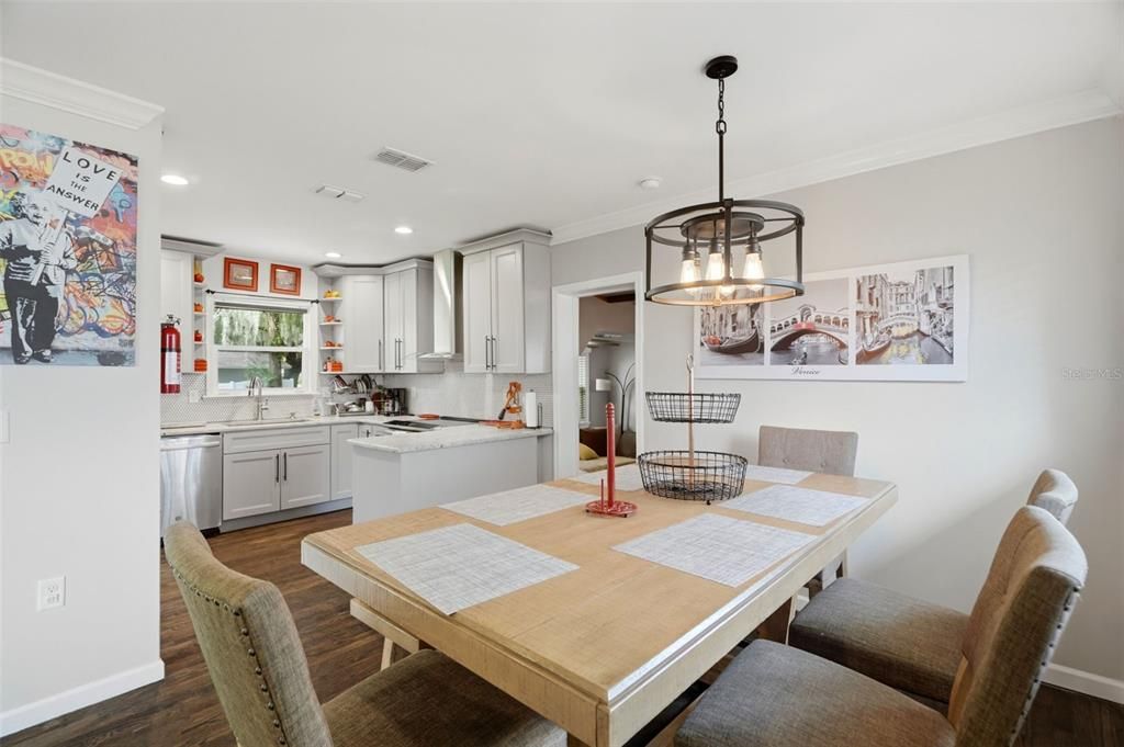 En Venta: $324,900 (4 camas, 2 baños, 1835 Pies cuadrados)