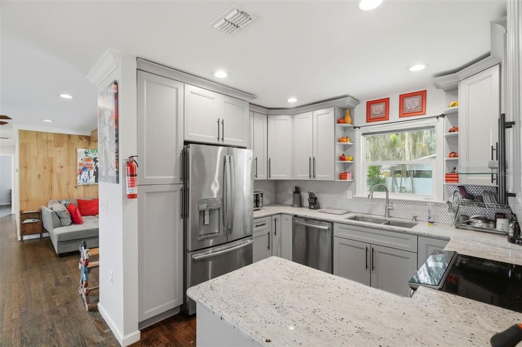 En Venta: $324,900 (4 camas, 2 baños, 1835 Pies cuadrados)